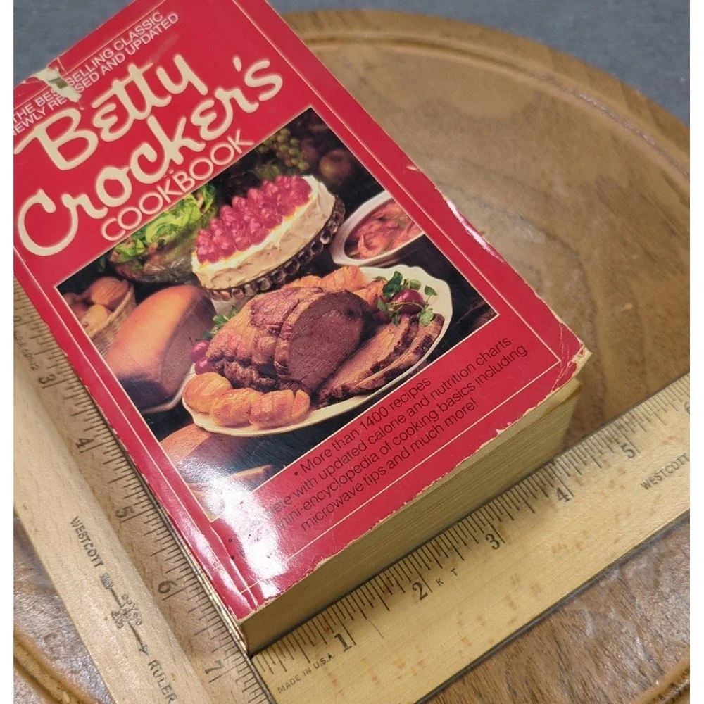 VTG 1987‎ Betty Crocker's Cookbook - Revised & Updated 1400 Recipes Paperback